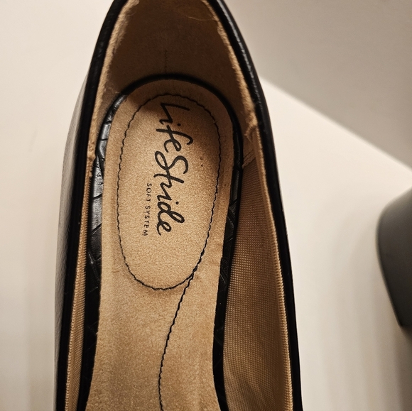 Life Stride Black Crocodile Pattern Loafers - Picture 2 of 9